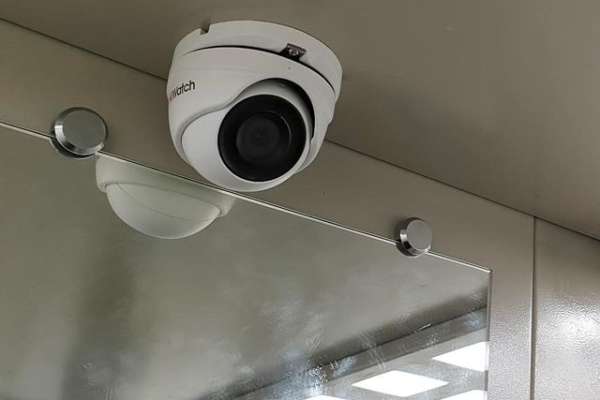 Установка камеры видеонаблюдения в кабине лифта